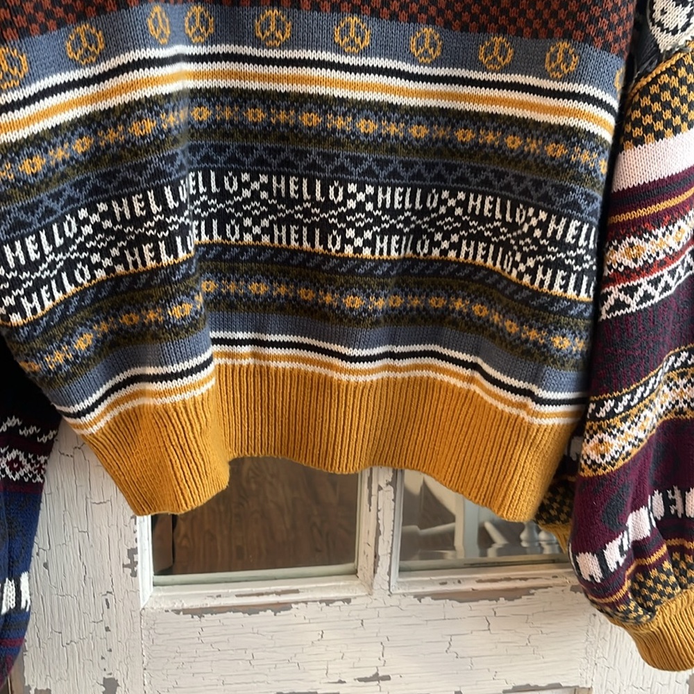 BDG sweater “like new” size small - Picture 5 of 8